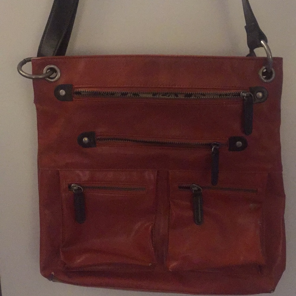 Leather shoulder bag